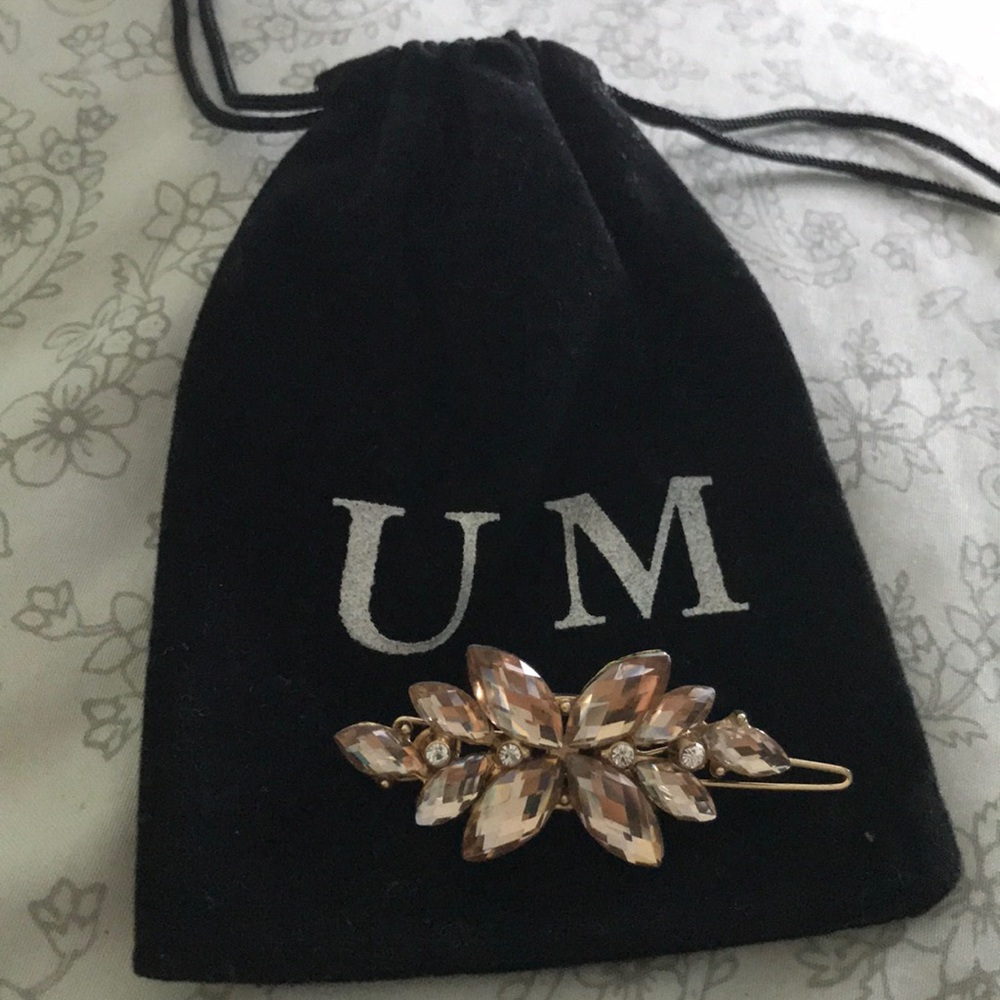 Crystal brooch/ pin